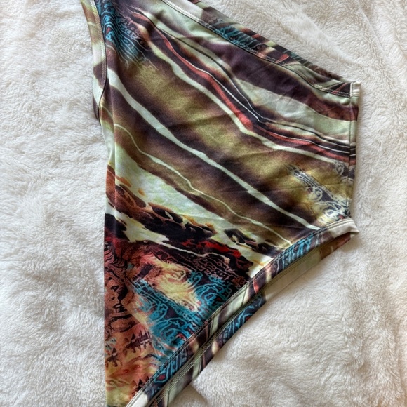 Top - Picture 2 of 2